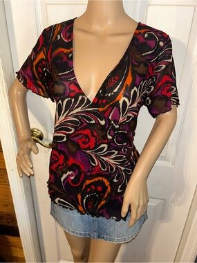 Y2K V-Neck Short Sleeve Blouse in Black with Red, Purple & Orange Paisley Print